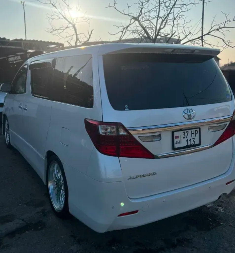 Toyota Alphard 2.4