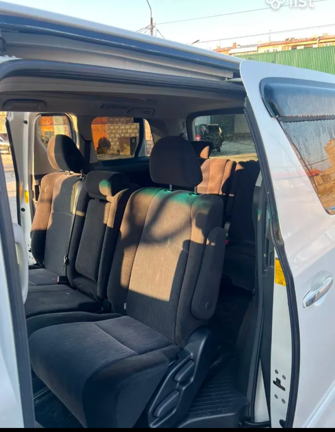 Toyota Alphard 2.4 — 2